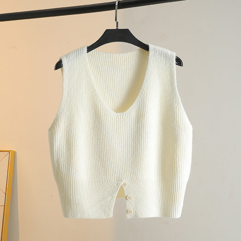 Lagdel en sweater over en vest og tag en strikket vest med V-udskæring på