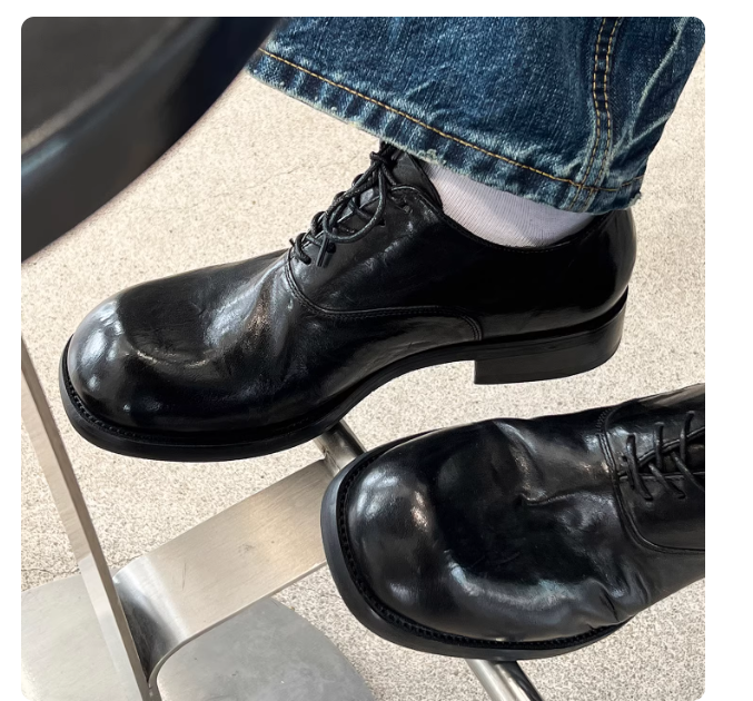 Elegant Leather Commuter Shoes In Smoked Cowhide