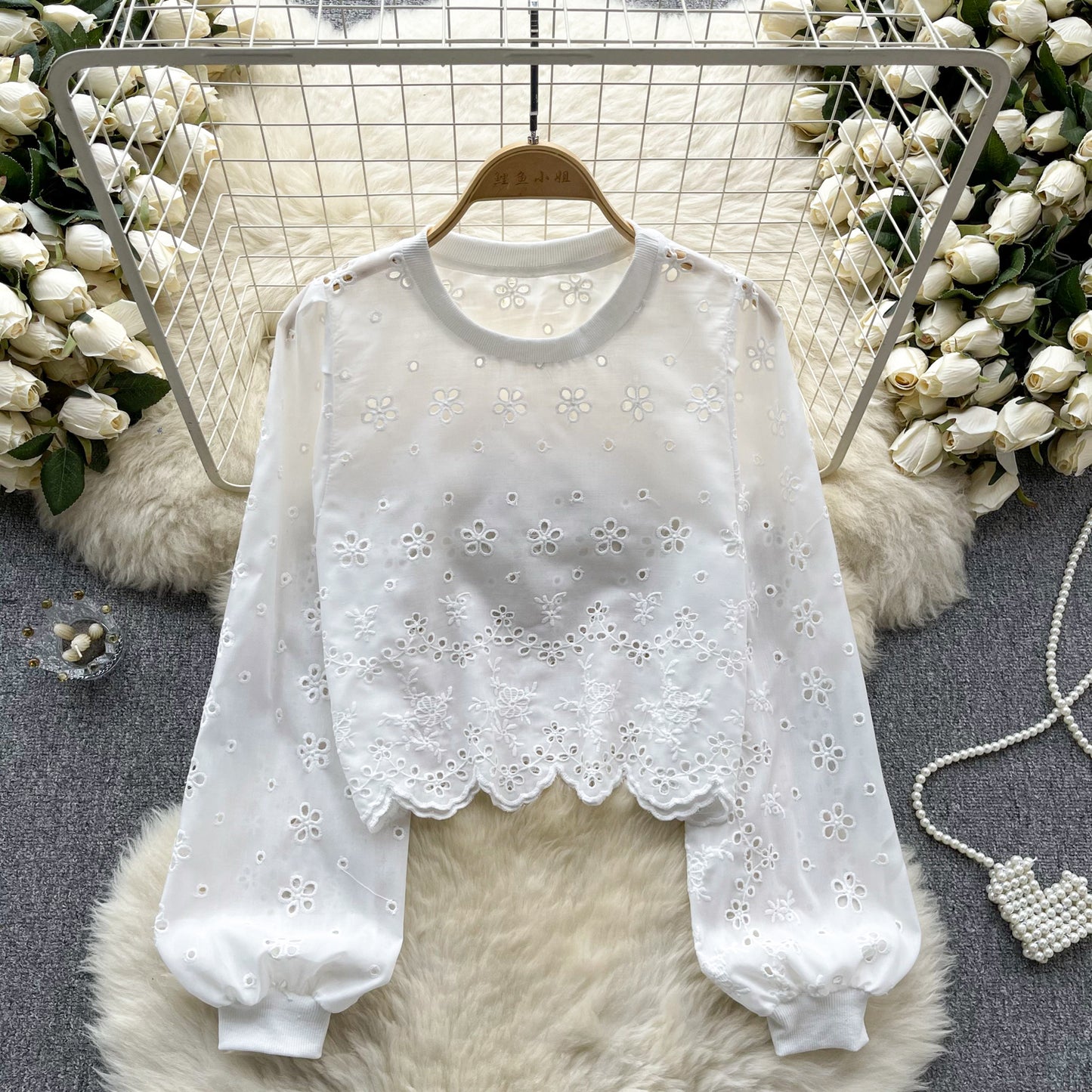 Hollow-out Slim-fit Short Age-reducing Puff Sleeve Top