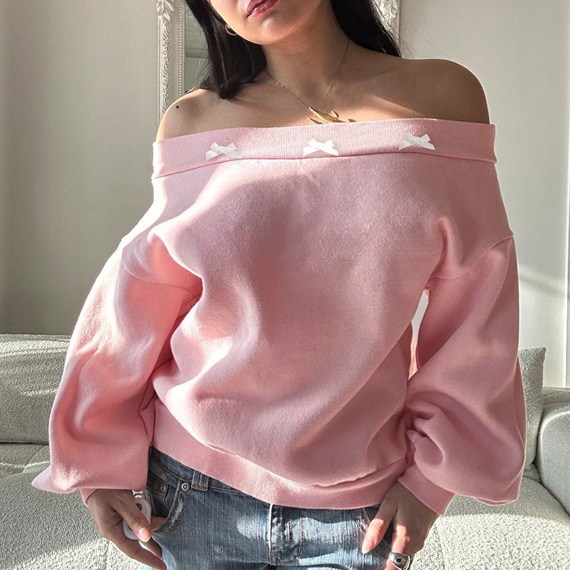 Løs og afslappet off-shoulder top med lange ærmer