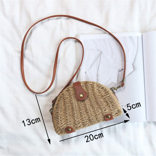 Semicircular mini straw bag