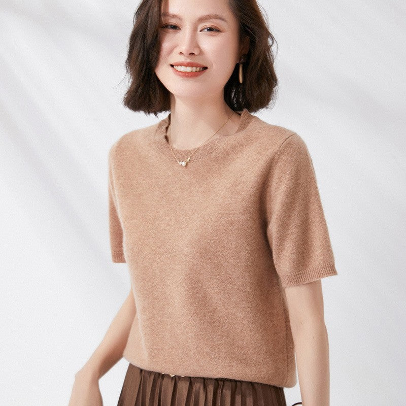 Strikket kortærmet sweater med halv ærme, rund hals og i tynd uld