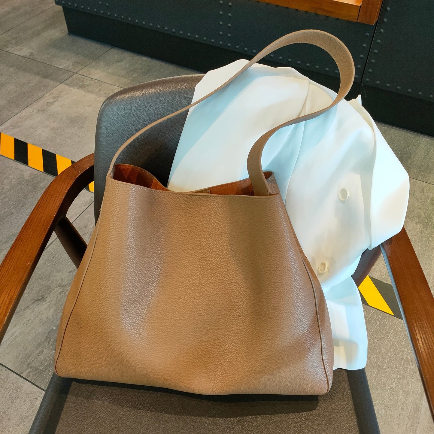 Simple Large Capacity Commuting Bag Advanced Sense