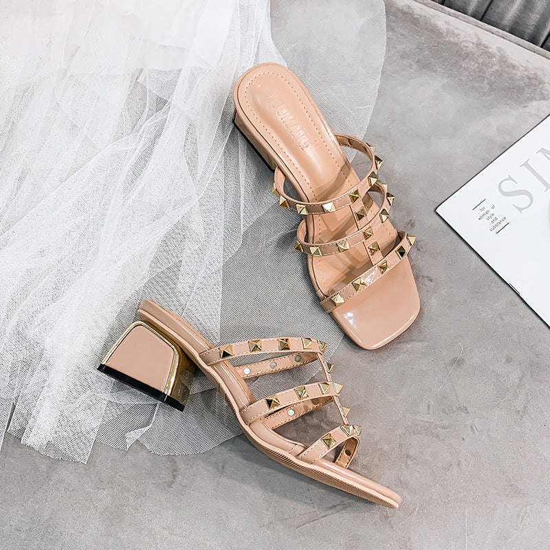 Square toe chunky heel shoes