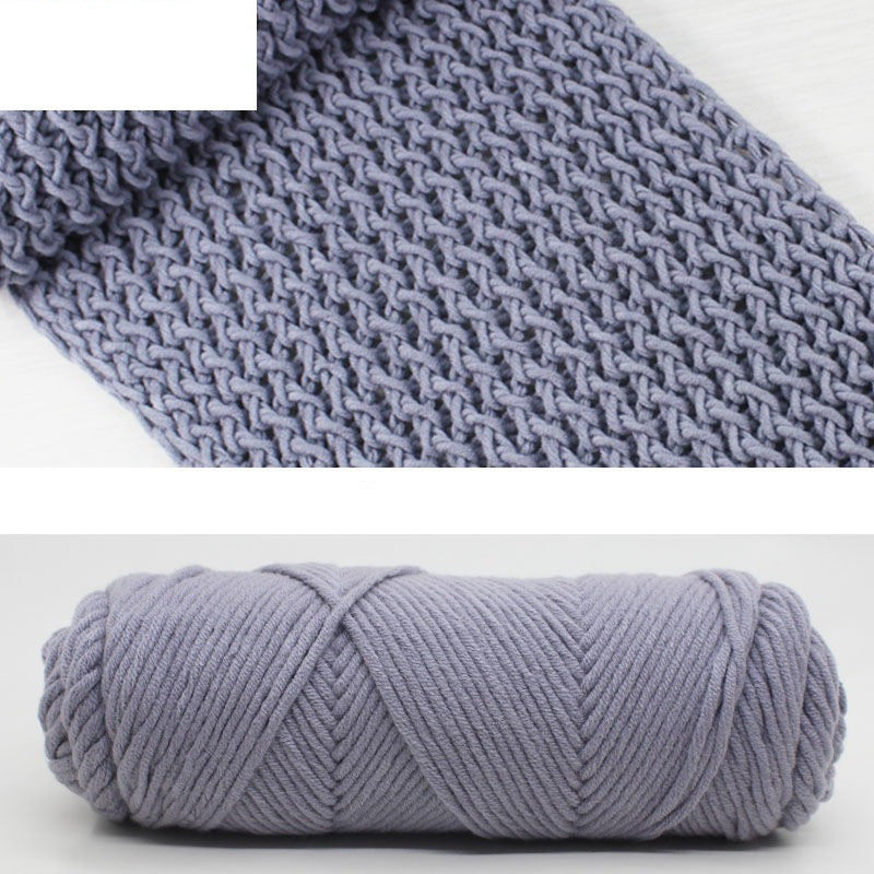 Hand-knitted scarf line