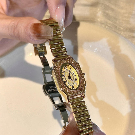Flot Lille Dameur Med Stålrem, Kunstnerisk Udformning og Udhugget Retro-stil