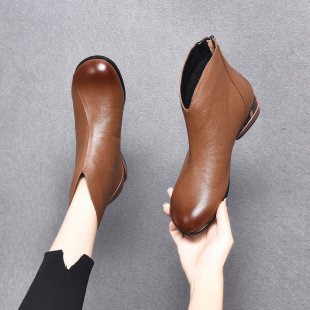 Women's Autumn Winter Retro Round Head Soft Leather Low Heel Martin Boots