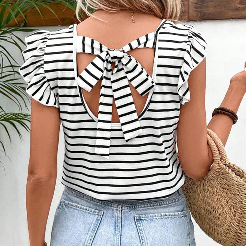 Sommerstribet T-shirt til kvinder med V-hals