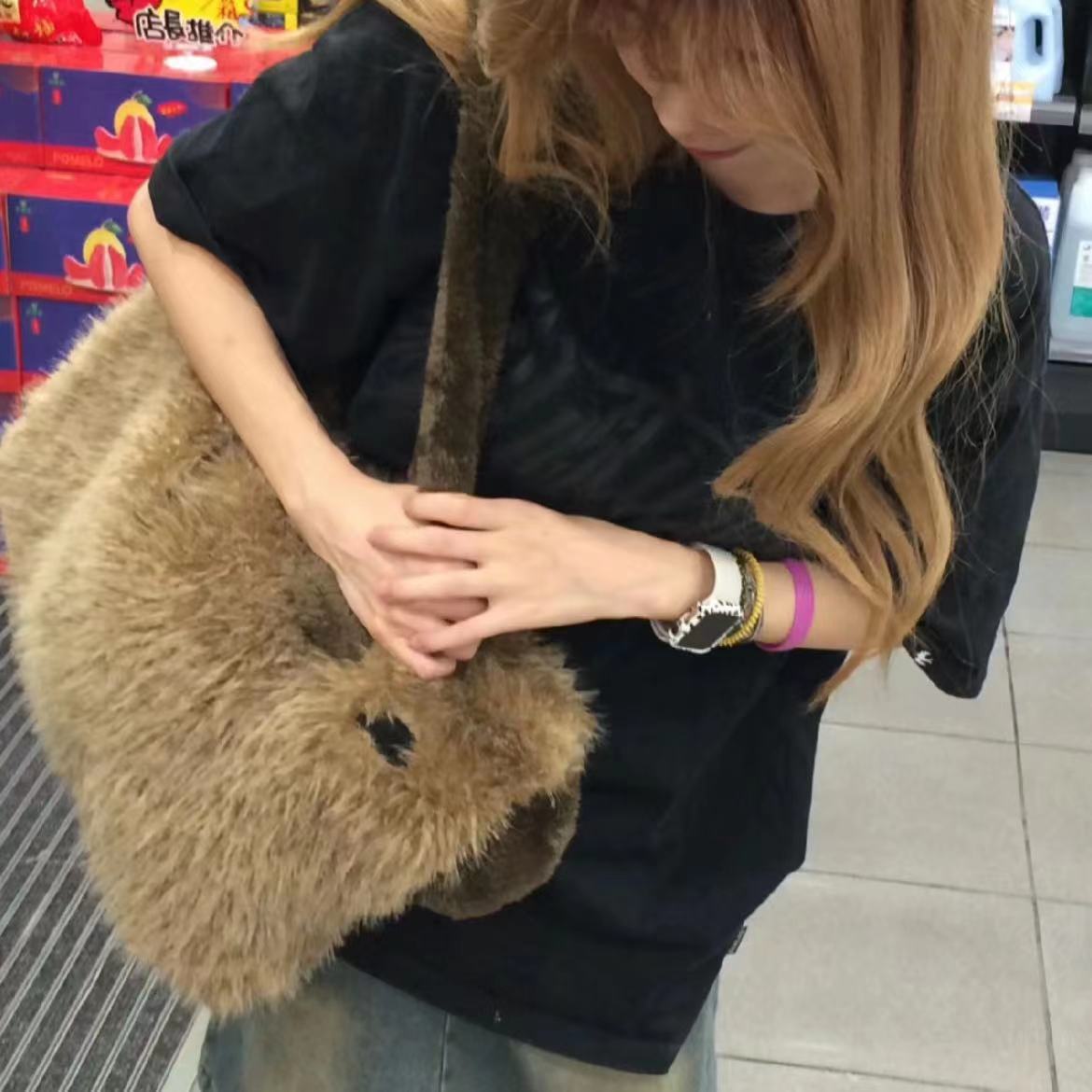 One-shoulder Large Capacity Plush Bag