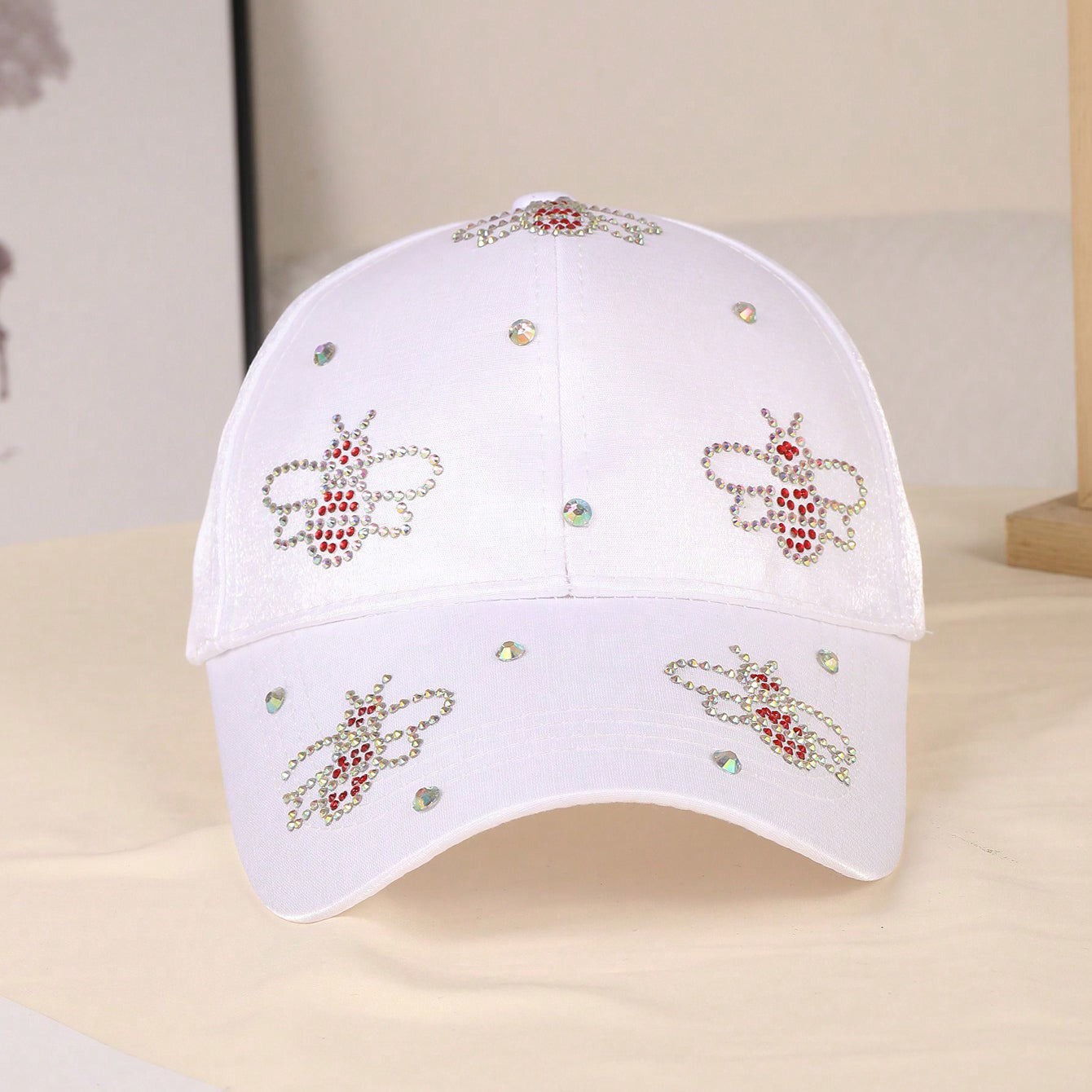Women's Solid-color Beaded Bee Velvet Soft Sun-protective Trendy Baseball Cap, Suitable For Summer Outings And Shopping.