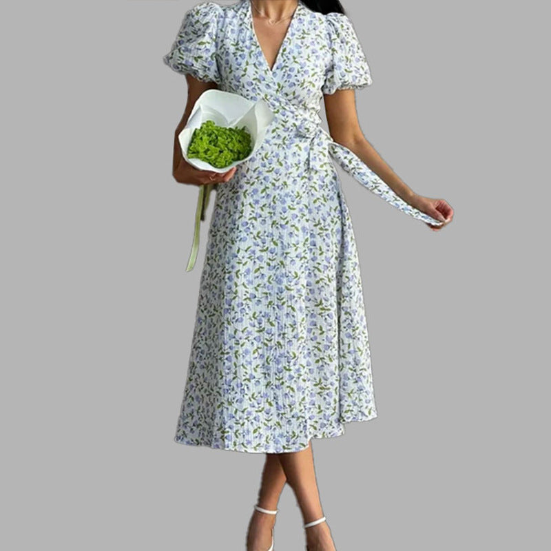 New V-neck Dress With A Floral Print And Puffed Sleeves