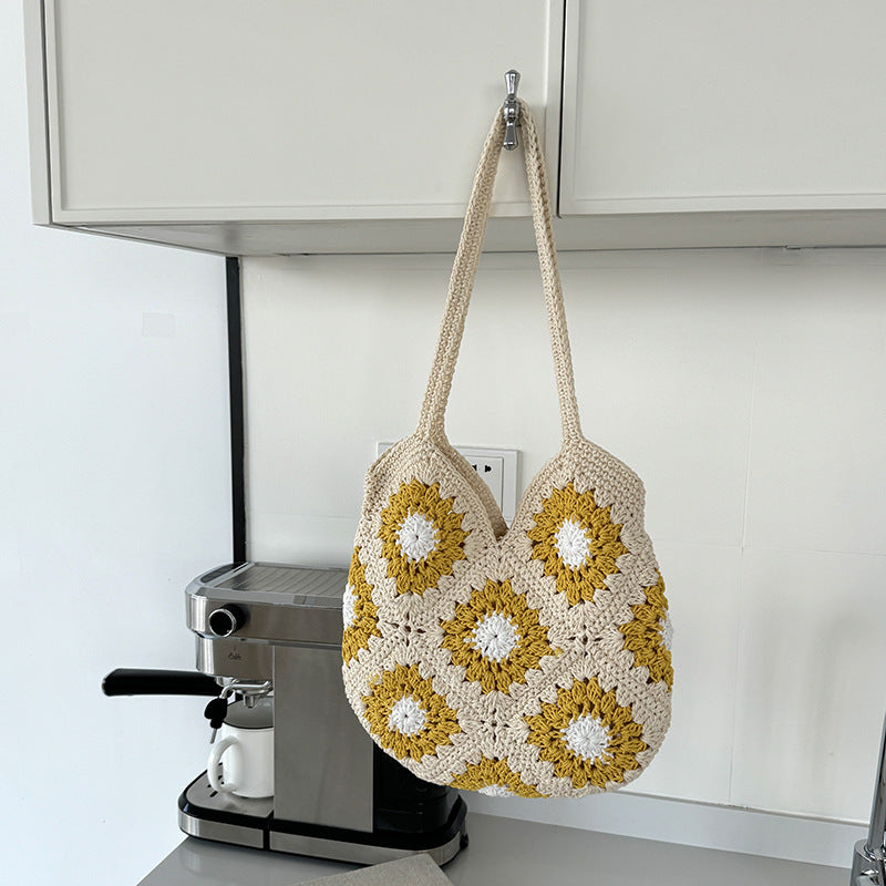Grandmother's Elegant Flower Woven Women's Shoulder Bag