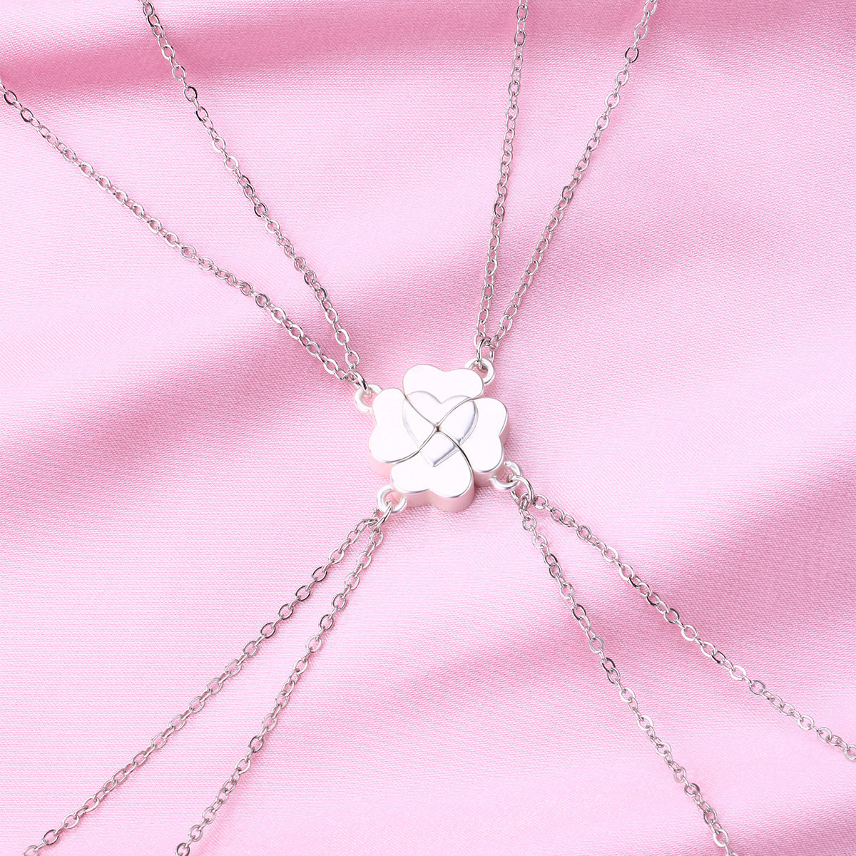 Four-Leaf Clover Stitching Necklace Magnetite Good Friends 4-person Combination