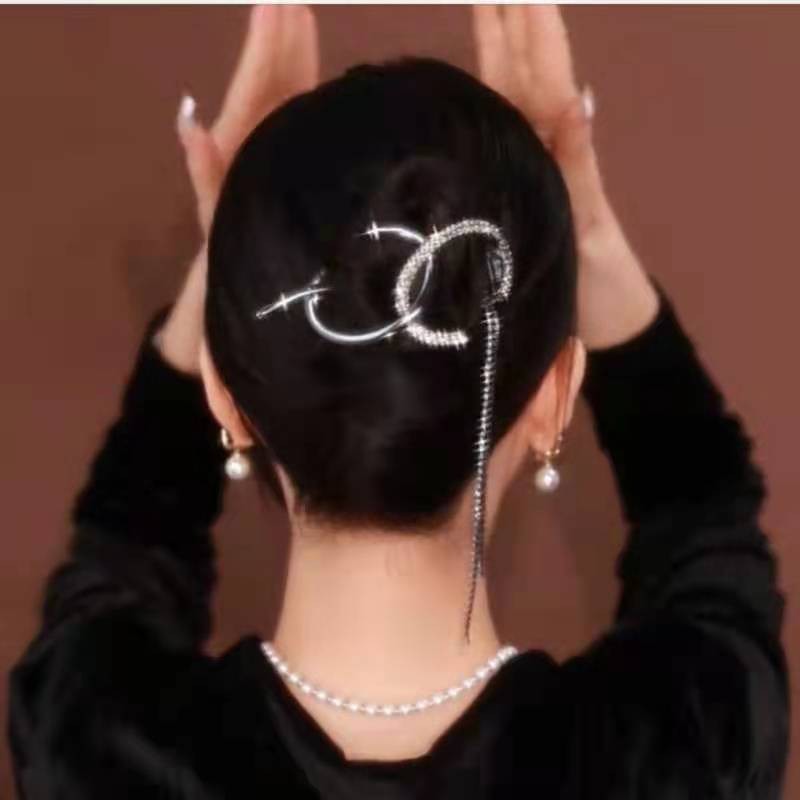 Temperament Double C Tassel Twist Clip Hairpin