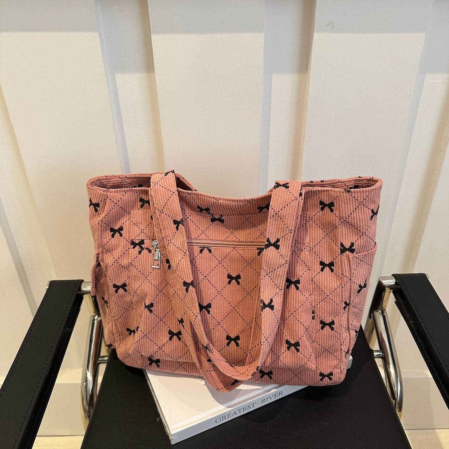 Simple And Stylish Underarm Tote Bag Is Fashionable This Year