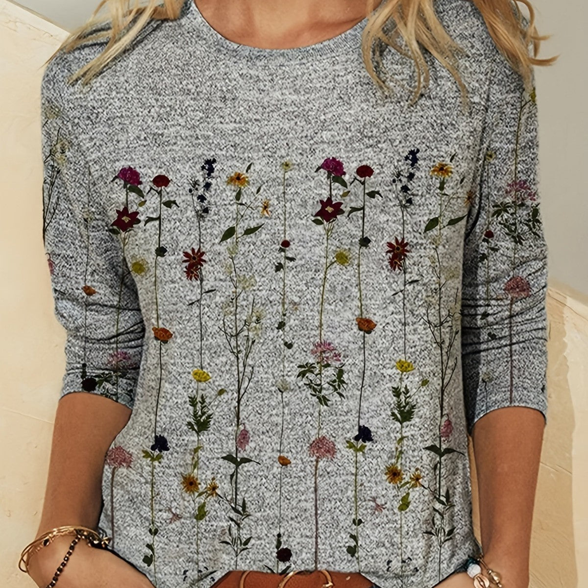 Europæisk og amerikansk blomsterprintet langærmet T-shirt med rund hals