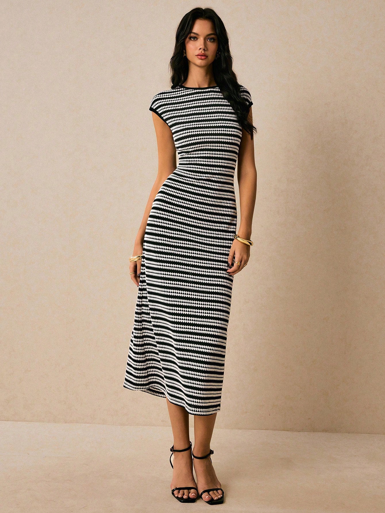 Fitted-waist Crew-neck Short-sleeve Womens Maxi Dress