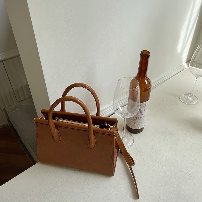 Niche Vintage Oil Wax Leather Shoulder Handbag