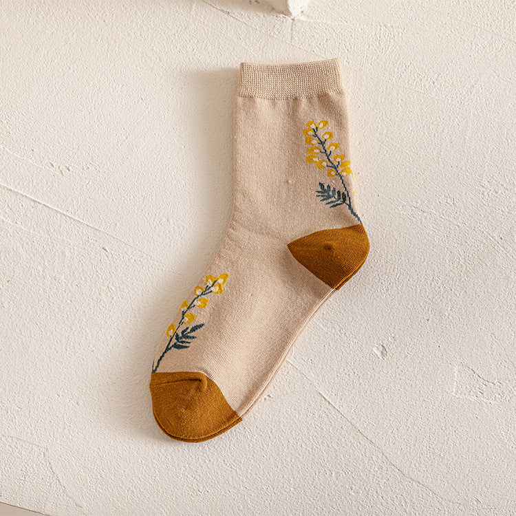 Women's Fashionable And Versatile Retro Mid-calf Socks