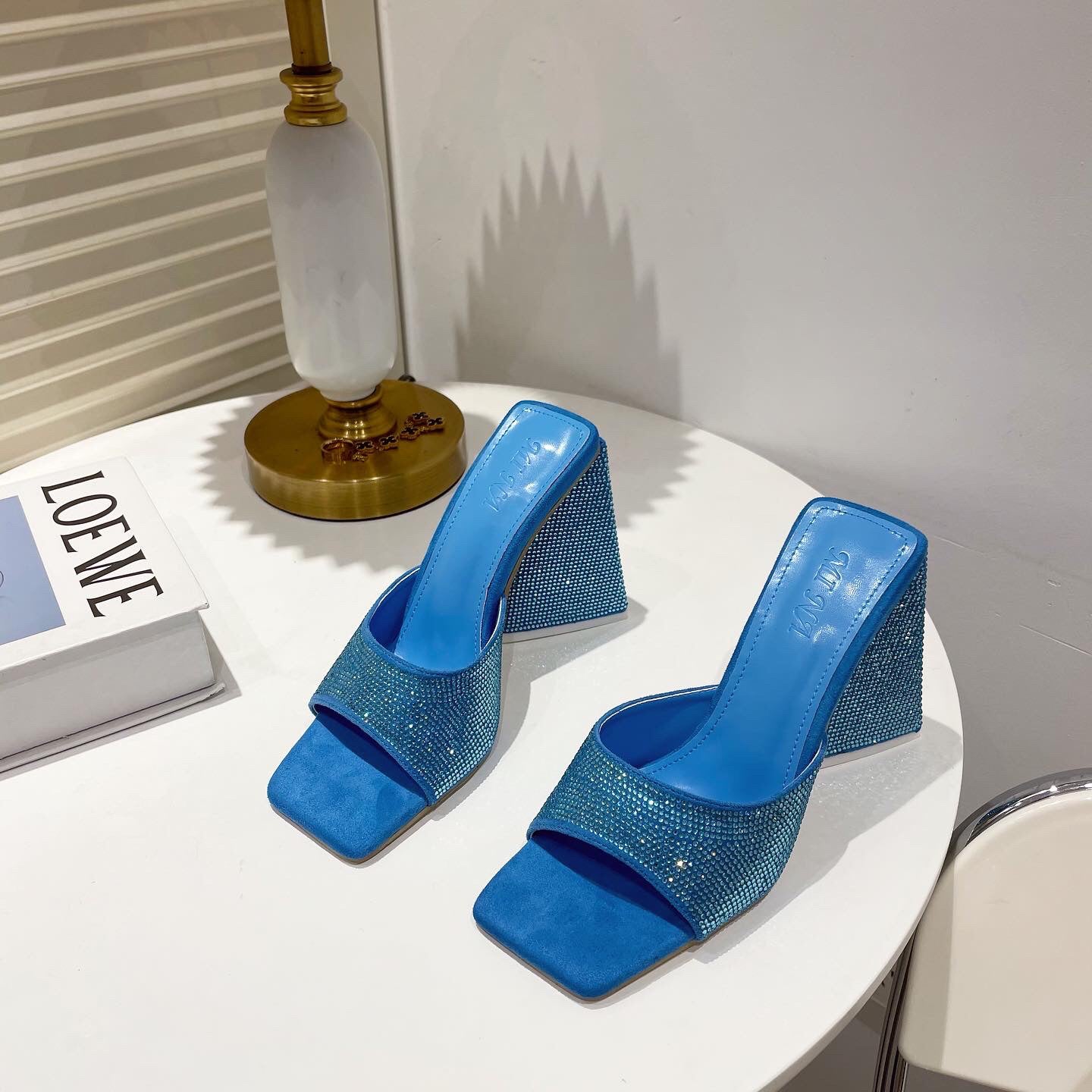 Factory Direct Supply Triangle Heel High Hot Drill Shoes