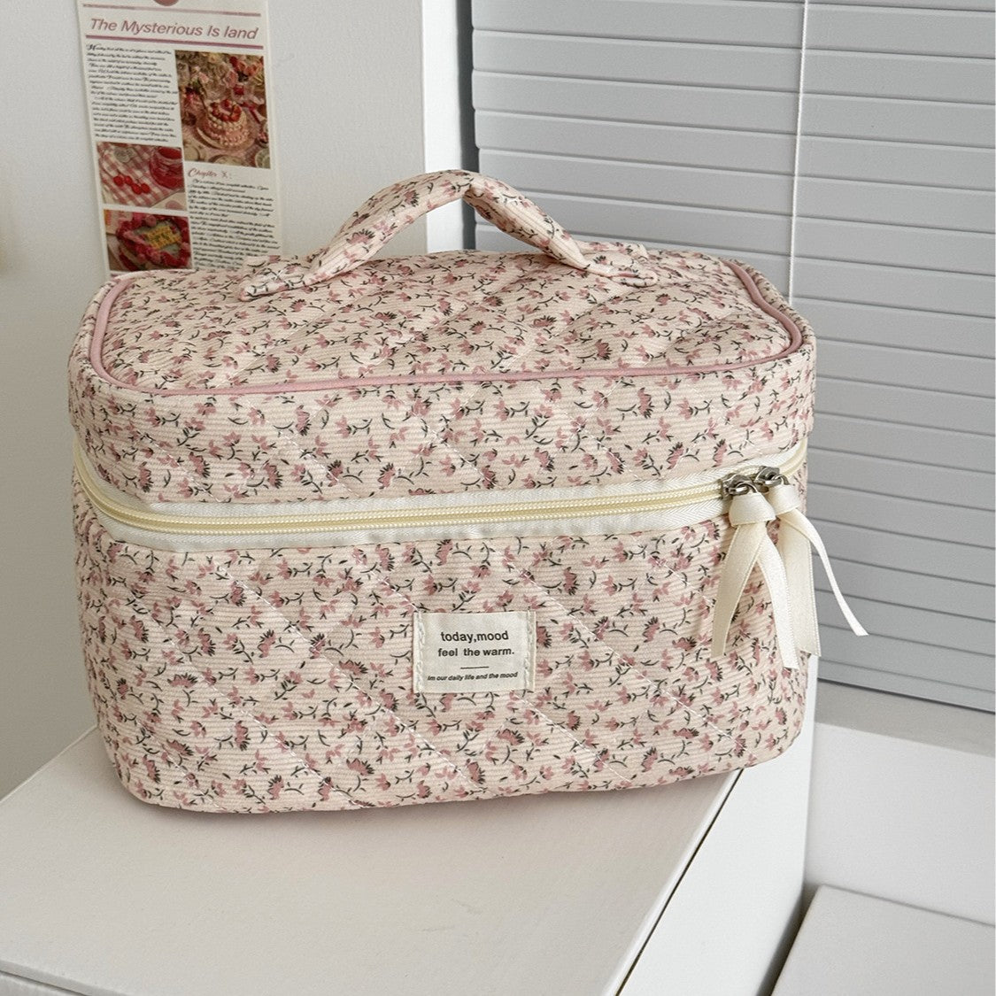 Multifunctional Corduroy Storage Bag With An All-over Floral Print