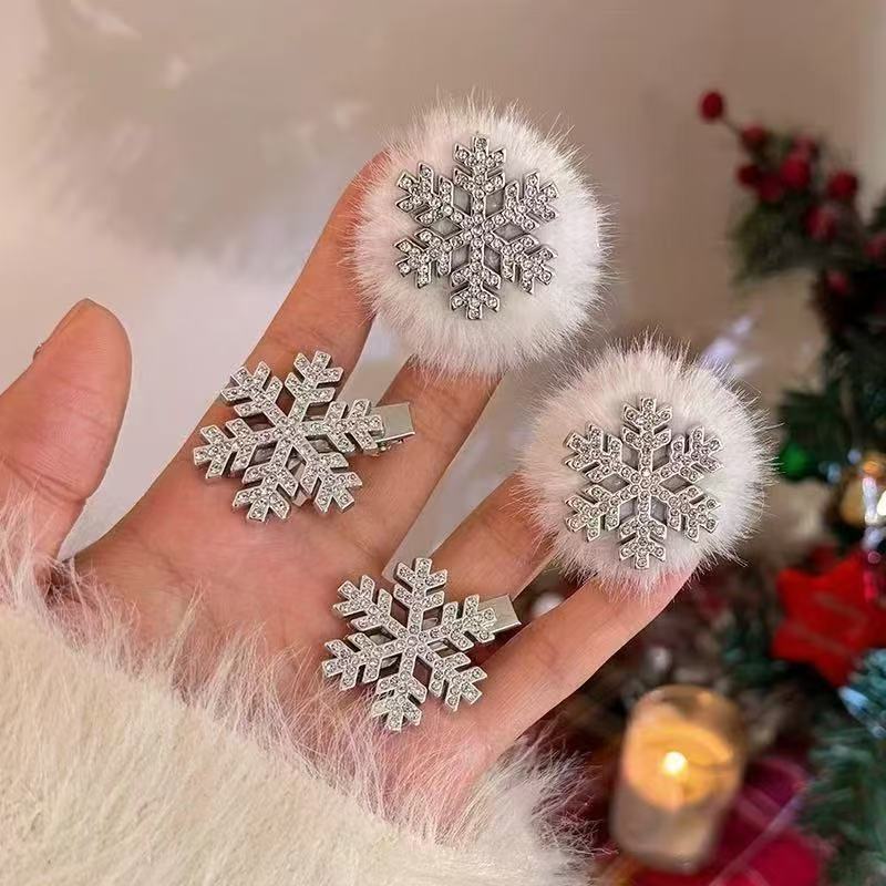 Women's Versatile Christmas White Pom-pom Snowflake Hair Clip