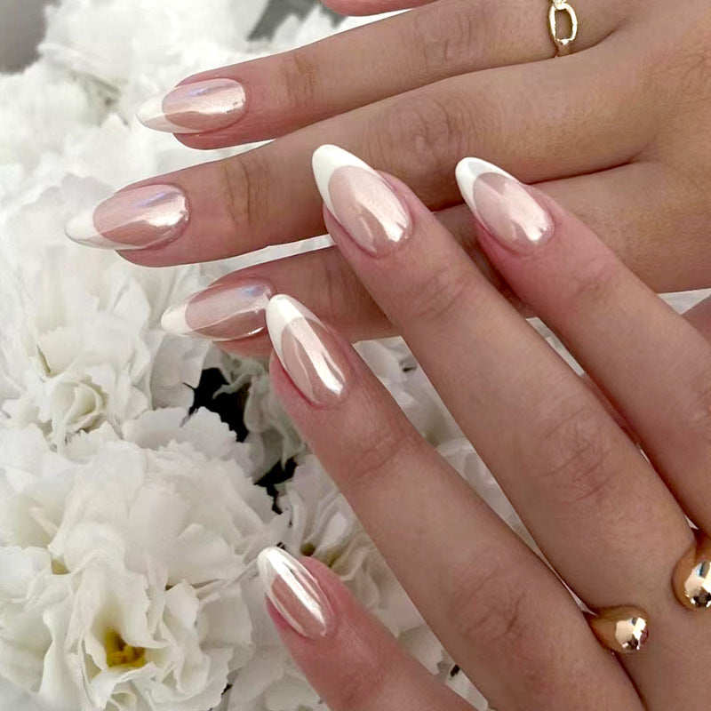 Simple Pure Desire Aurora fransk manicure