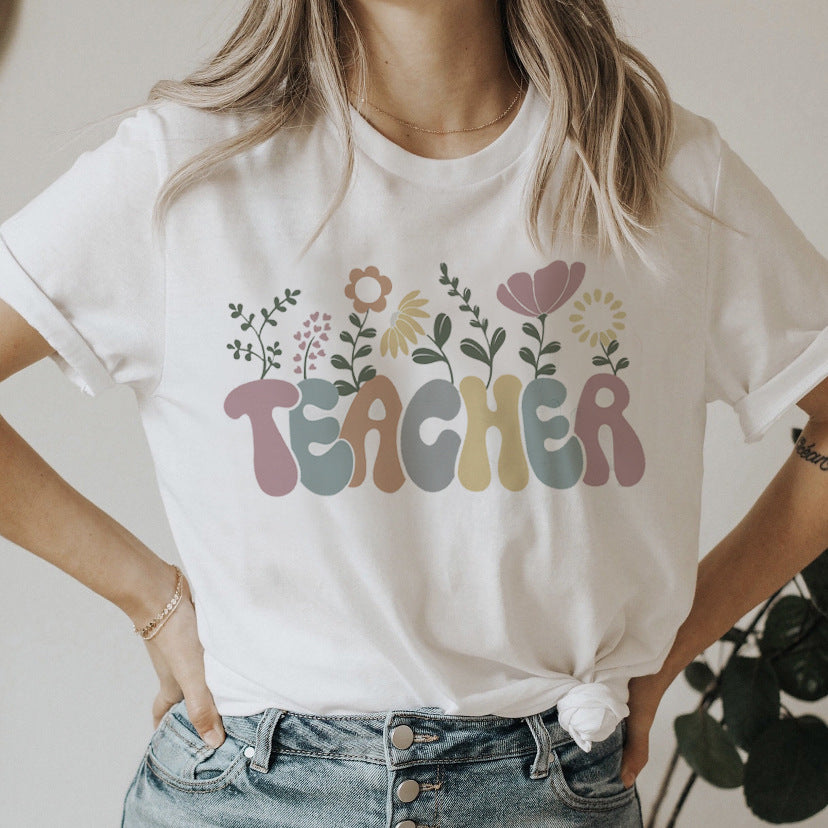 Sød og nuttet t-shirt med bogstaver og løs rund hals