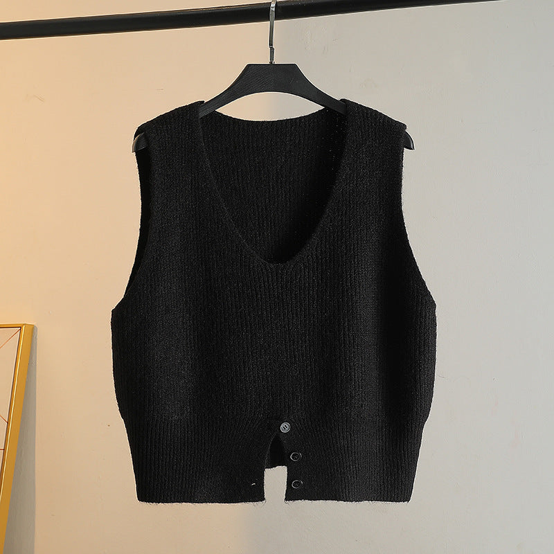 Lagdel en sweater over en vest og tag en strikket vest med V-udskæring på