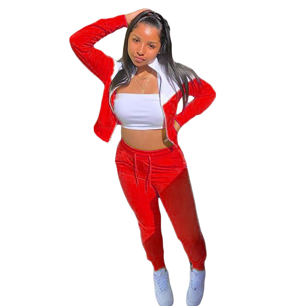 Fashionable Two-piece Athletic Set With A Matching Design