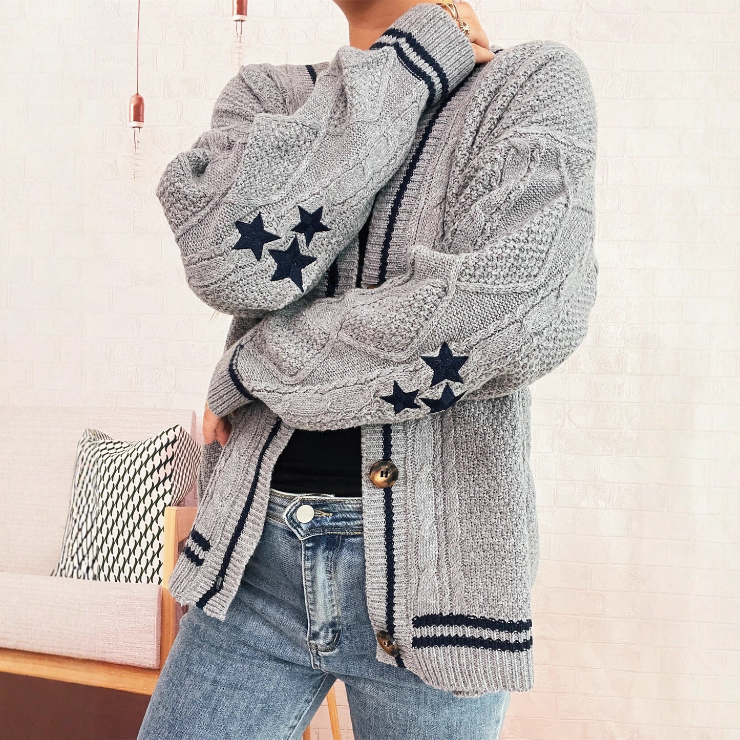 Street Arm Embroidery Knitted Coat V-collar Contrast Color Sweater