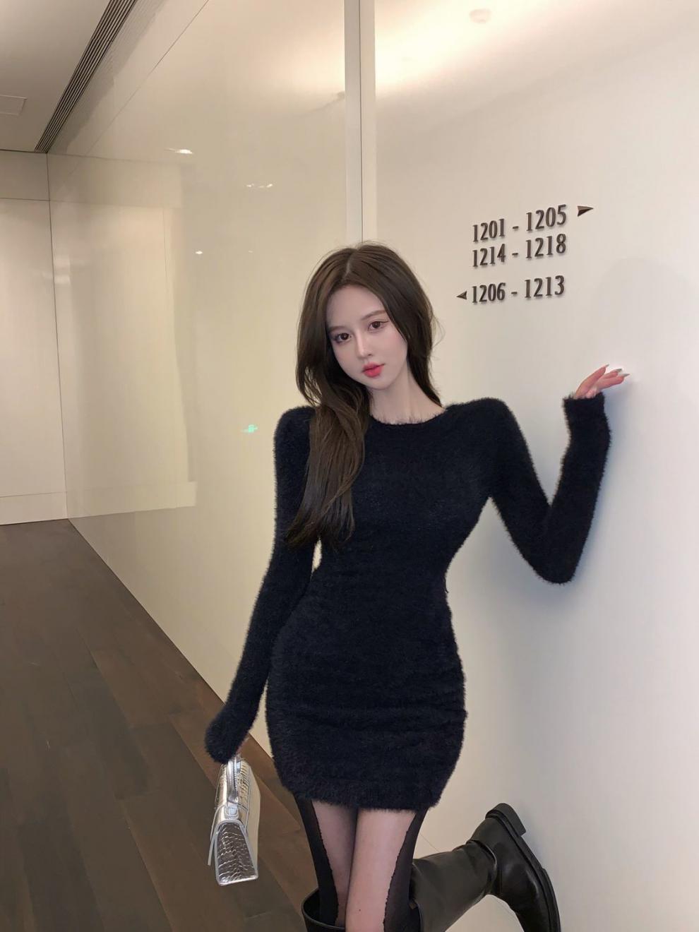 Women's Tight-fitting Cinched Long Sleeve Mink Fur Dress