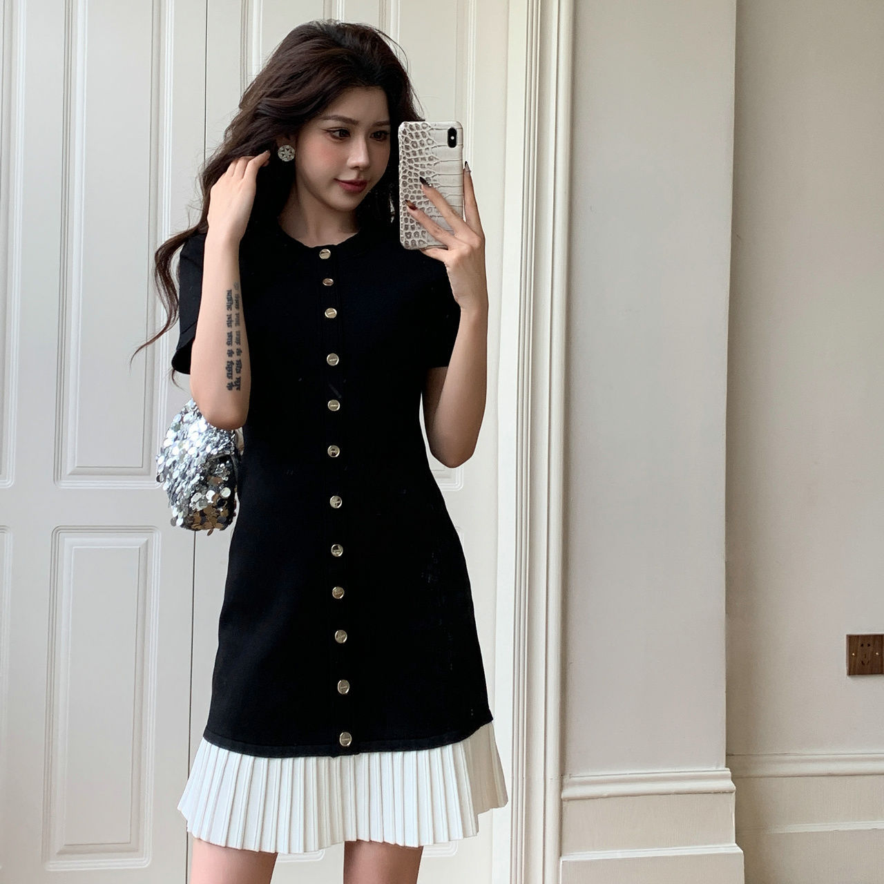 French-style Minimalist Luxury Black-and-white Patchwork Dress With Metal Accents