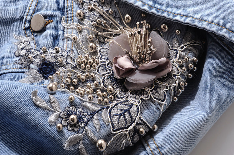 Jaqueta jeans de manga longa com flores bordadas pesadas
