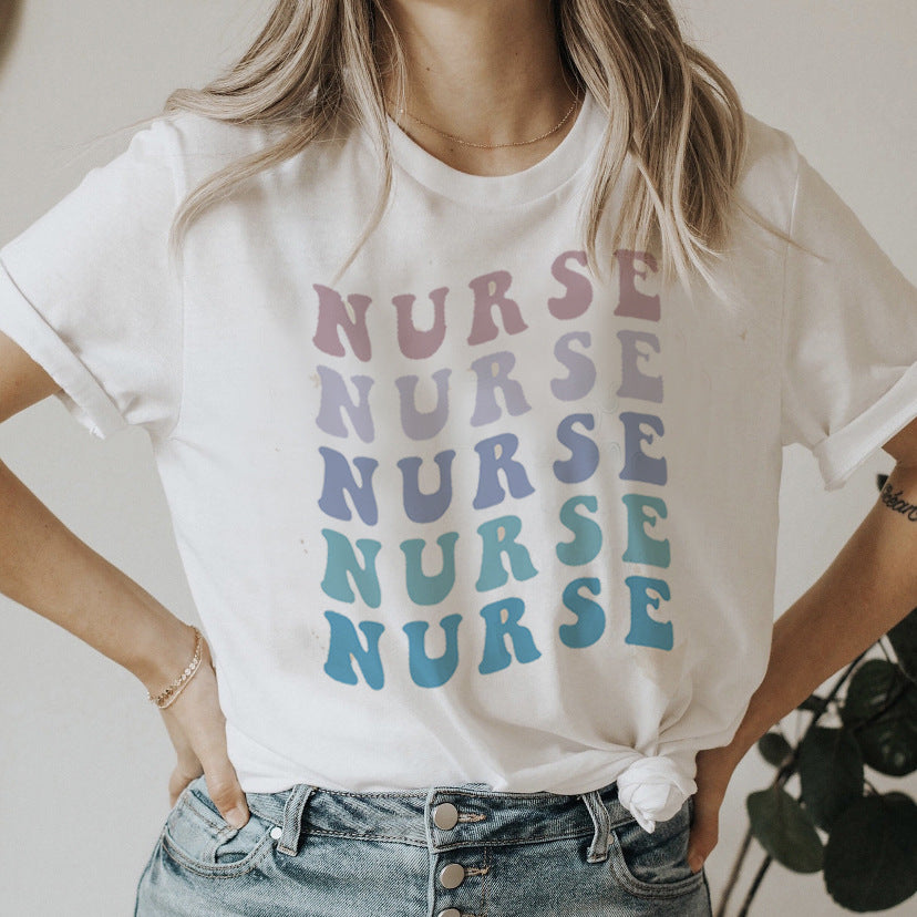 Sød og nuttet t-shirt med bogstaver og løs rund hals
