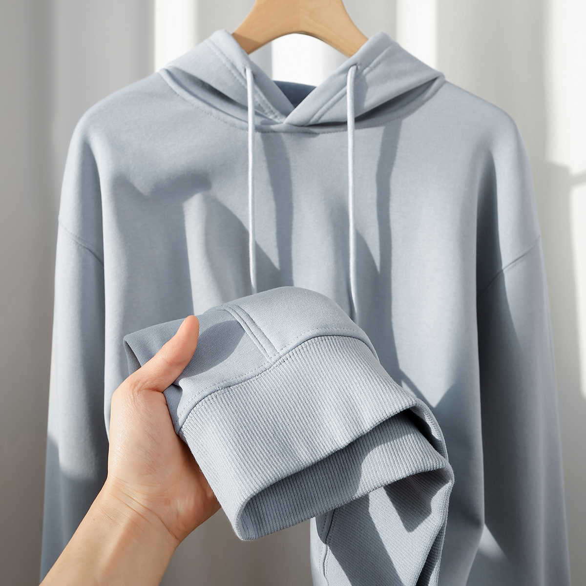 Ultra-soft Silver Fox Fleece-lined Thickened And Insulated Hooded Sweatshirt