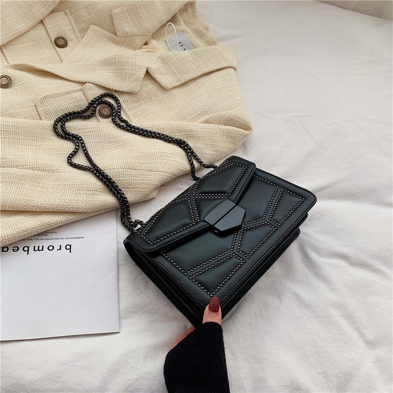 Trendy and versatile rice nail handbag
