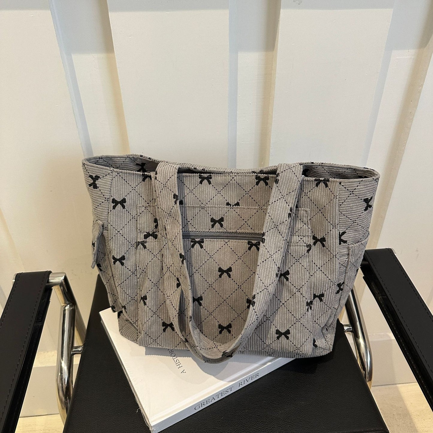 Simple And Stylish Underarm Tote Bag Is Fashionable This Year