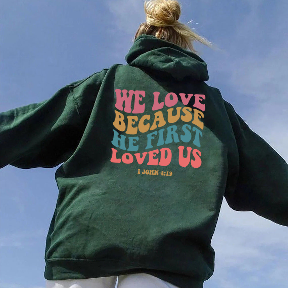Ensfarvet sweatshirt med print til kvinder