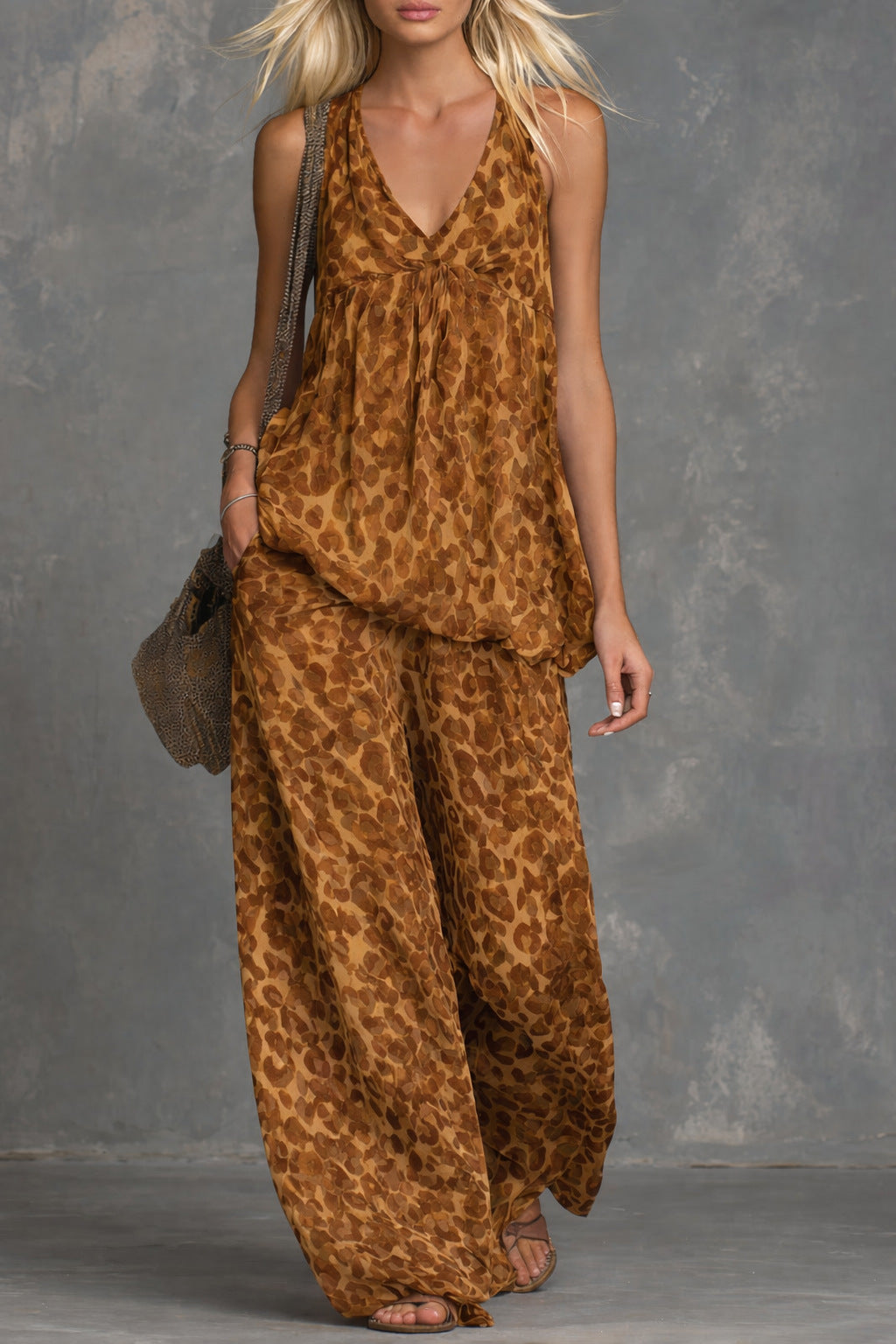 Womens Loose-Fitting Leopard-Print Sleeveless Top And Chiffon Pants Set