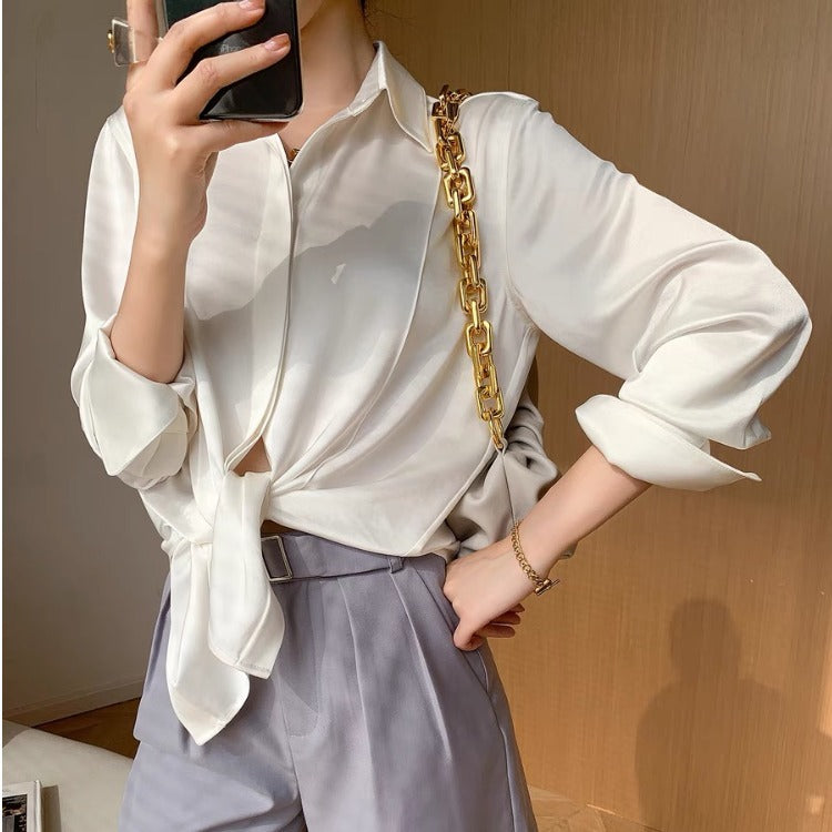 Elegant hvid dameskjorte i triacetat-satin