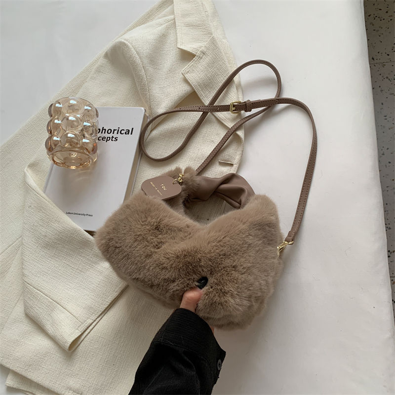 Versatile And Fashionable Small Plush Handbag
