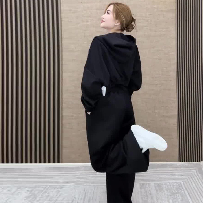 Womens Sportswear A Stylish Minimalist And Relaxed Three-piece Set