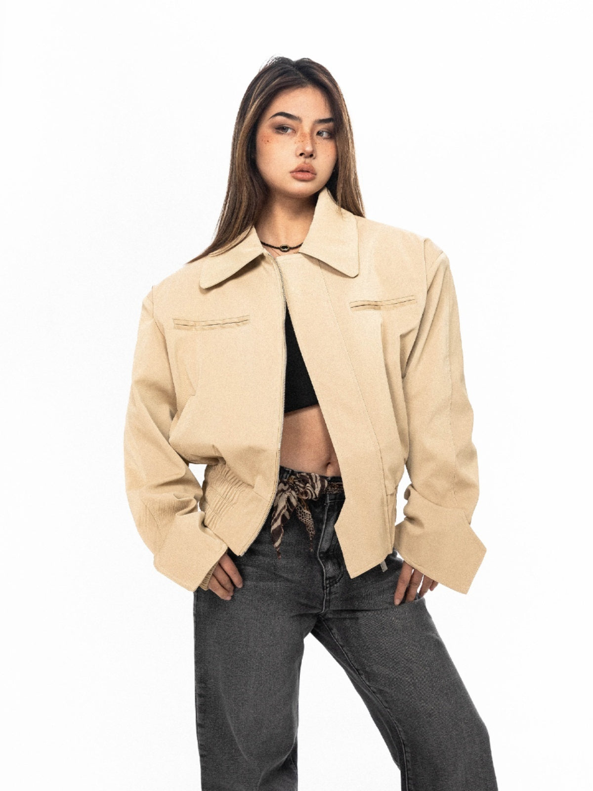 Cappotto con spalle imbottite nero opaco lucido da donna