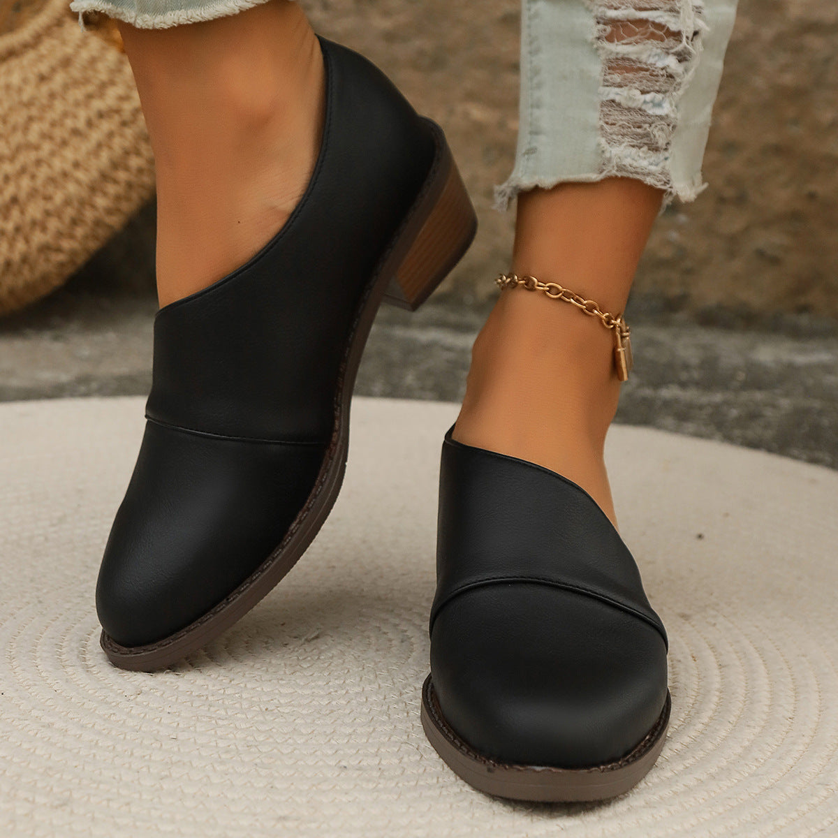 Side Hollow Low Heel Deep Mouth Pointed Toe Shoes