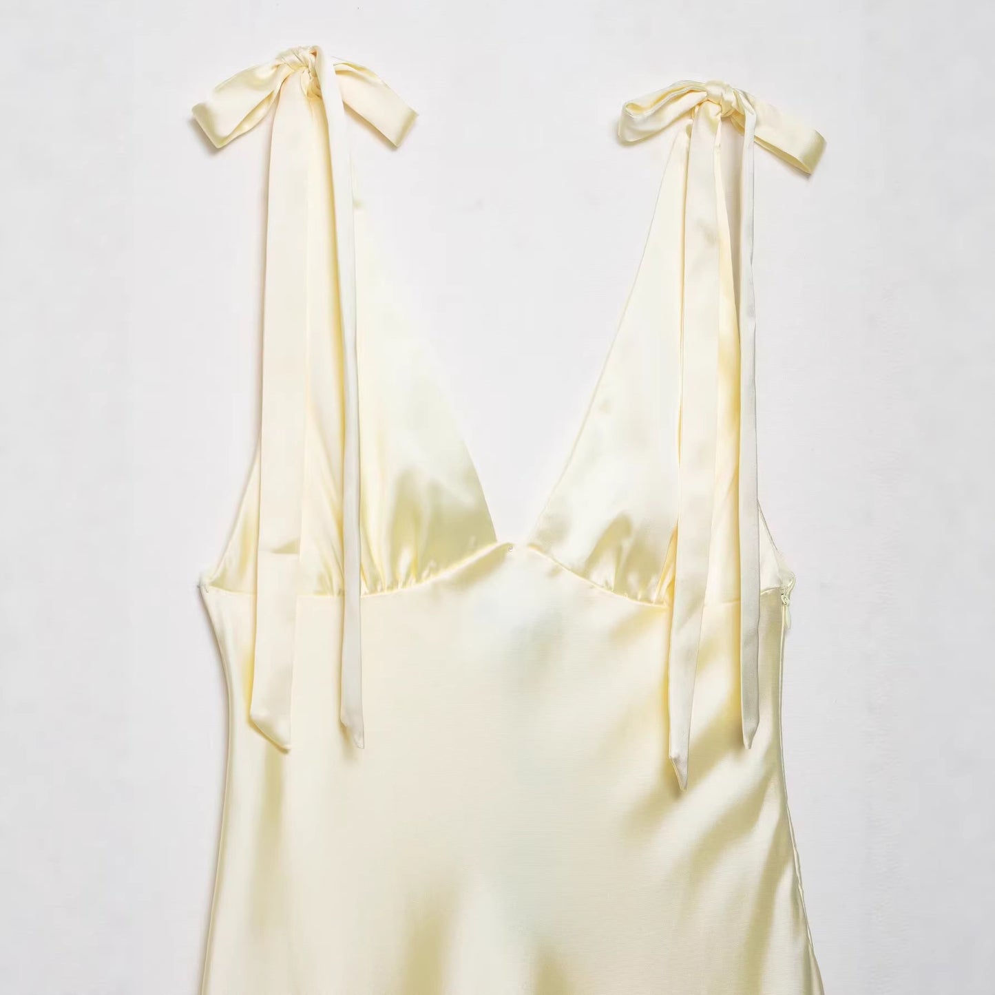 Womens Bow-Decorated Satin-Feel Dress
