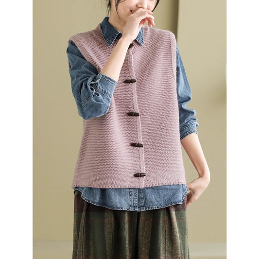 Women's Sleeveless Round Neck Horn Button Top