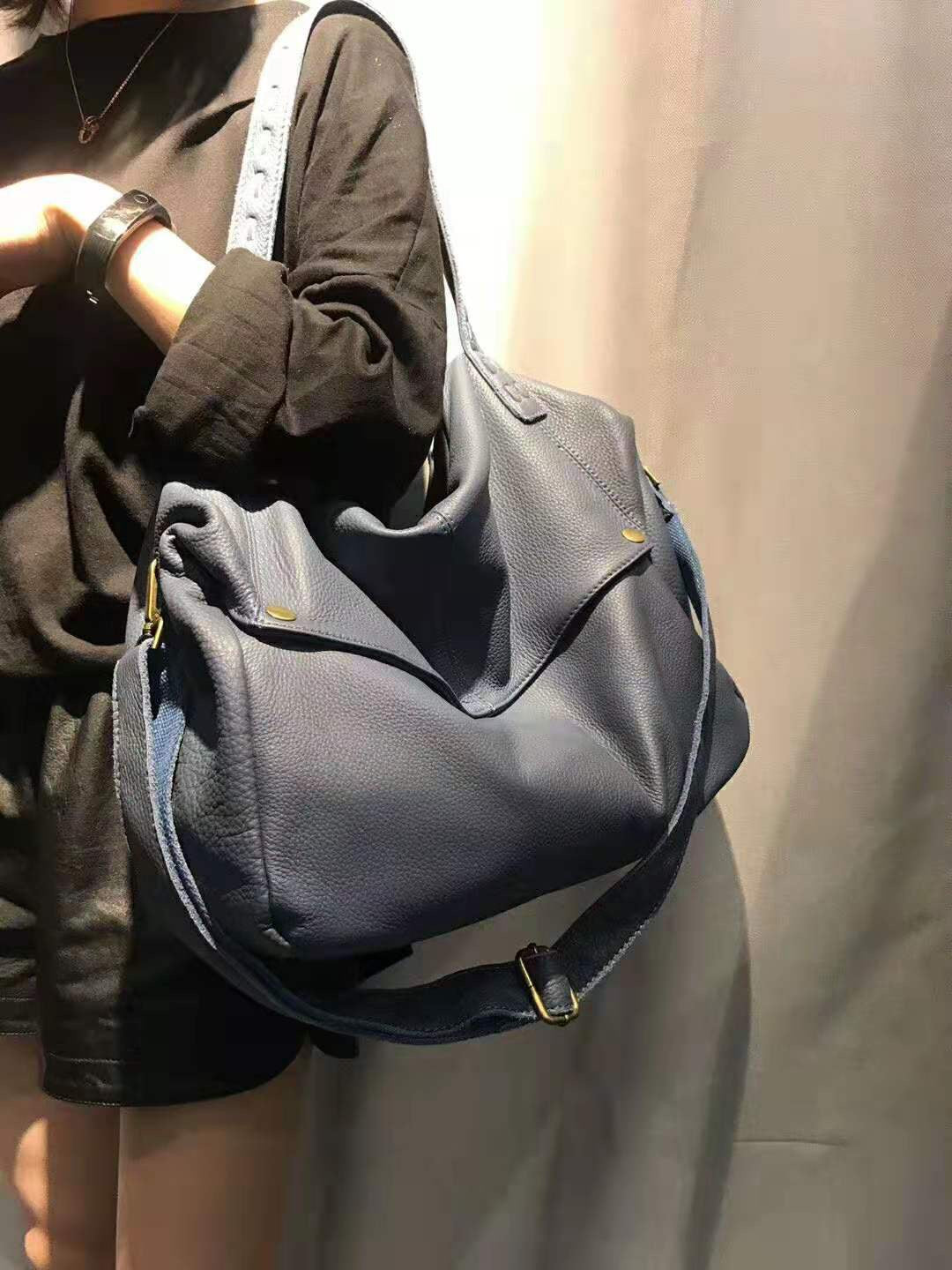 Top Layer Cowhide Large Capacity Shoulder Bag