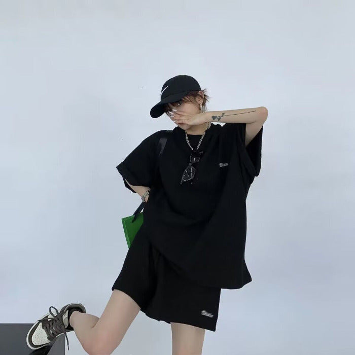 Stylish Loose-fitting Figure-flattering Short-sleeve T-shirt And Shorts Two-piece Set