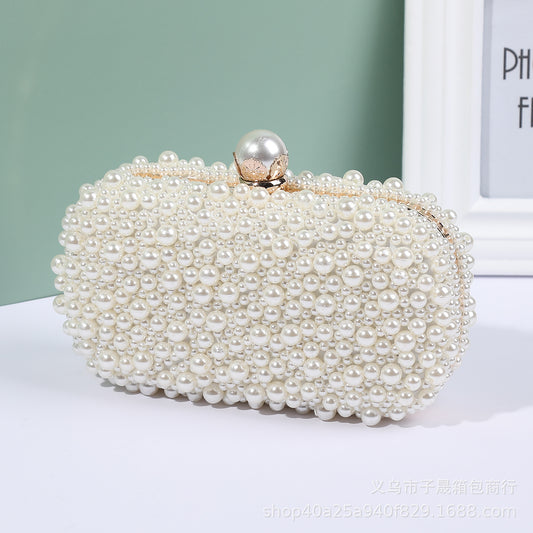 Damers perle-aftentaske med blød overflade og låsbar clutch